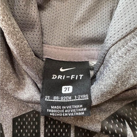 **last chance!**Nike hoodie. Only worn once. Size 2T - Picture 2 of 2